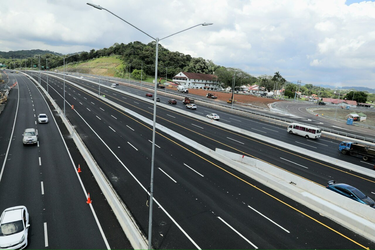 El tranque vehicular en la vía de los ocho carriles ha sido un caos en los últimos días.