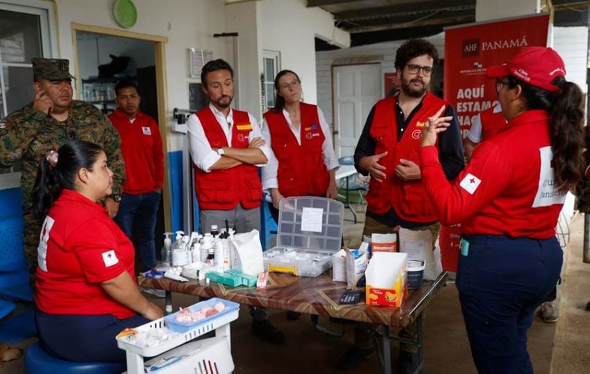 Visita a la comunidad de Bajo Chiquito, en el Darién (Panamá). Foto: EFE