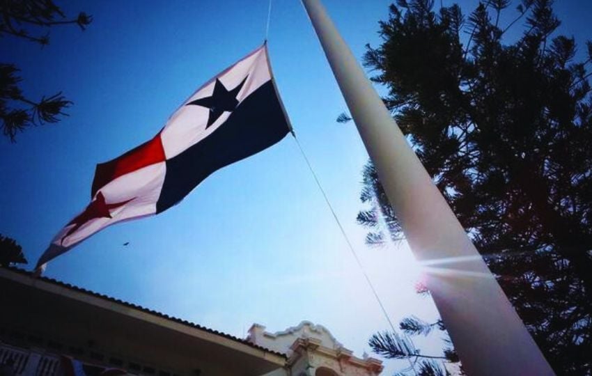 Ser patriotas es más que levantar la bandera. Foto: Archivo