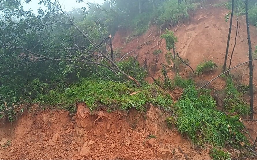 Hay varios deslizamientos en la vía nacional hacia Mariato. Foto: Melquiades Vásquez.