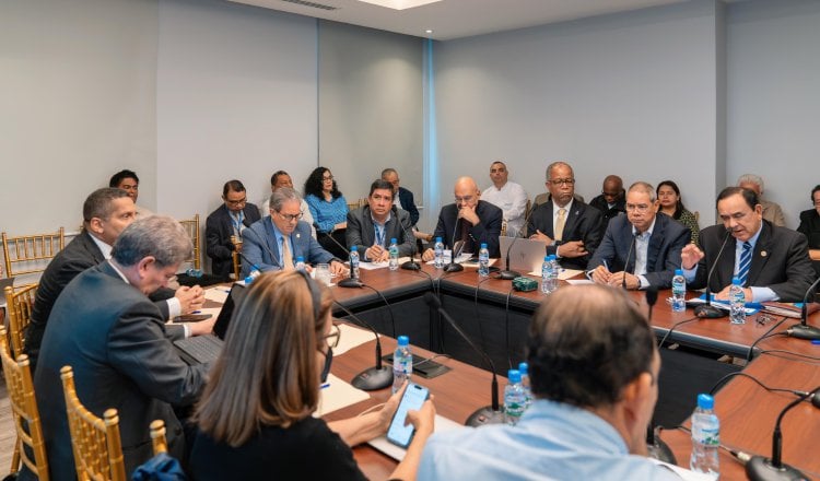 Fueron seis semanas de reuniones en la Presidencia de dos mesas: pensiones y salud (en la foto). archivo