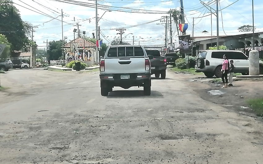 La población teme que las malas condiciones de las vías puedan causar accidentes o desperfectos mecánicos, sobre todo porque se espera que continúe la temporada de lluvias. Foto. Thays Domínguez