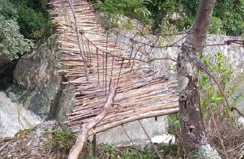 Las fuertes lluvias de los últimos días han afectado puentes y caminos en el país. Foto: Melquiades Vásquez.