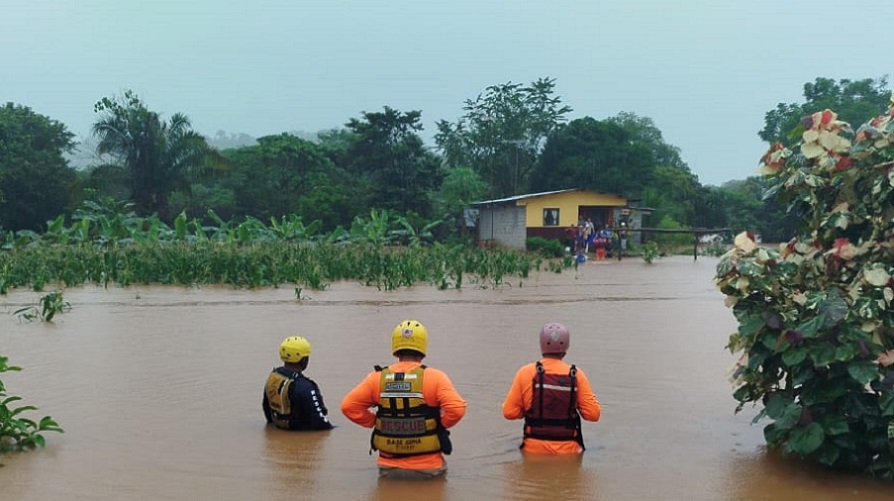  En Veraguas se han dado crecidas de los ríos con inundaciones y deslizamientos de tierra . Foto: Melquiades Vásquez.