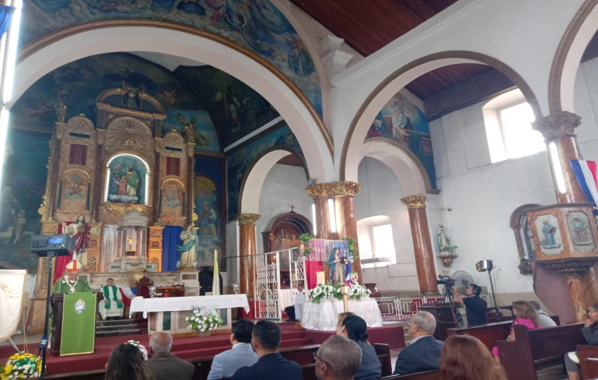  La misa se llevó a cabo en la iglesia de Santa Ana. Foto: Cortesía