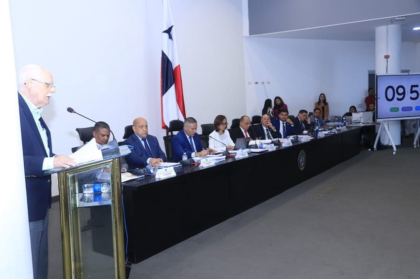 La Universidad de Panamá acudió como academia a presentar su propuesta para la sostenibilidad del programa de pensiones de la CSS sin aumentar la edad de jubilación. Foto: Cortesía Asamblea