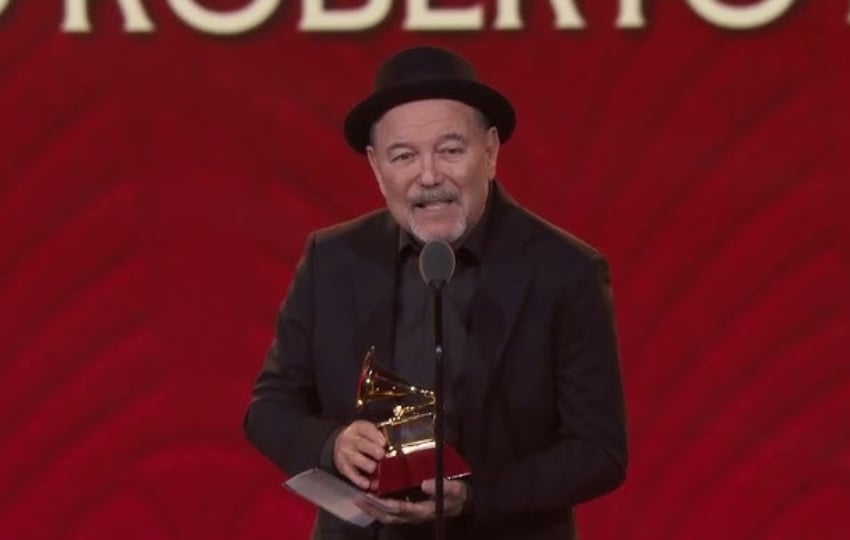 Rubén Blades recibiendo el Latin Grammy. Foto: Latin Grammy