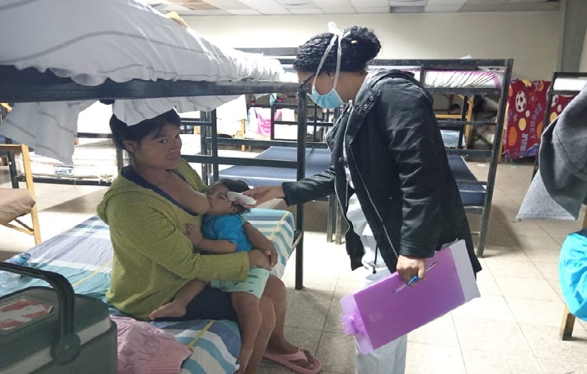 También se realizan visitas médicas dentro de los albergues. Foto. Cortesía Minsa