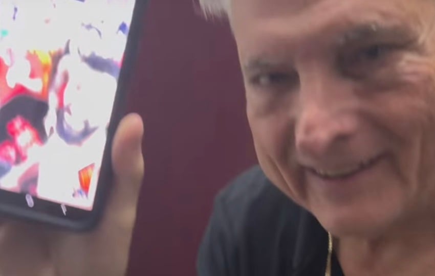 El expresidente Ricardo Martinelli muestra la videollamada con la sele.