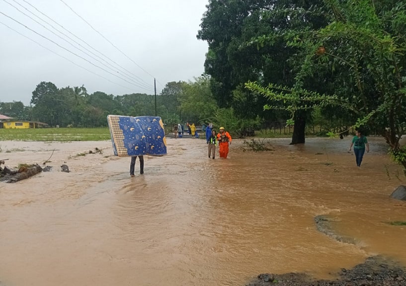 Permanecen inundadas varias comunidades por las constantes lluvias en la región. Foto: Melquiades Vásquez A.