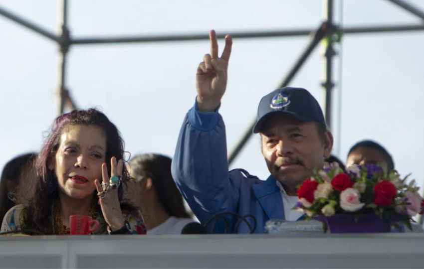 El presidente de Nicaragua, Daniel Ortega, junto a su esposa, Rosario Murillo. Foto: EFE