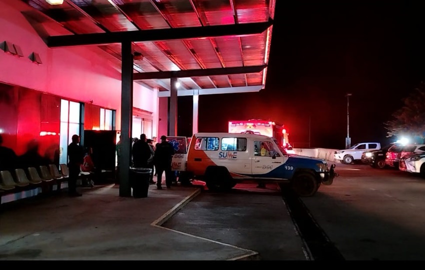 Los ocho heridos de consideración fueron trasladados en ambulancias del Minsa, el Cuerpo de Bomberos de Veraguas y el SUME 911 al Hospital Regional Luis Chicho Fábrega de Santiago. Foto. Melquíades Vásquez