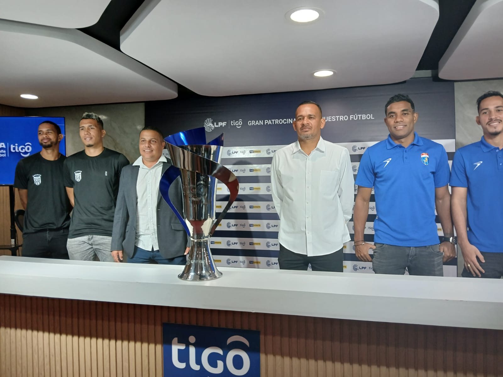 Tecnicos y jugadores del CAI y Plaza Amador dieron detalles de la final. Foto: Jaime Chávez