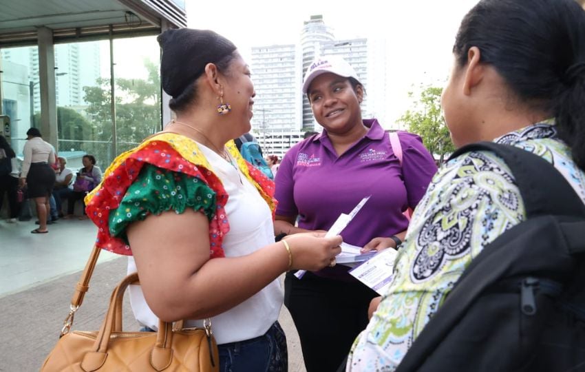 Volanteo en el día de la no Violencia contra la mujer. Foto: Cortesía