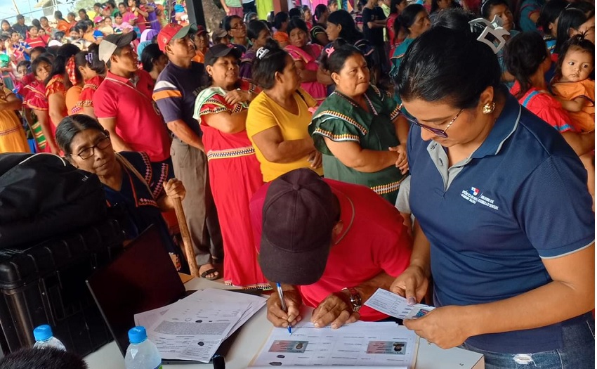 Se acabaron los cobros con cheques para más de 2000 beneficiarios de estos programas. Foto: Cortesía Mides