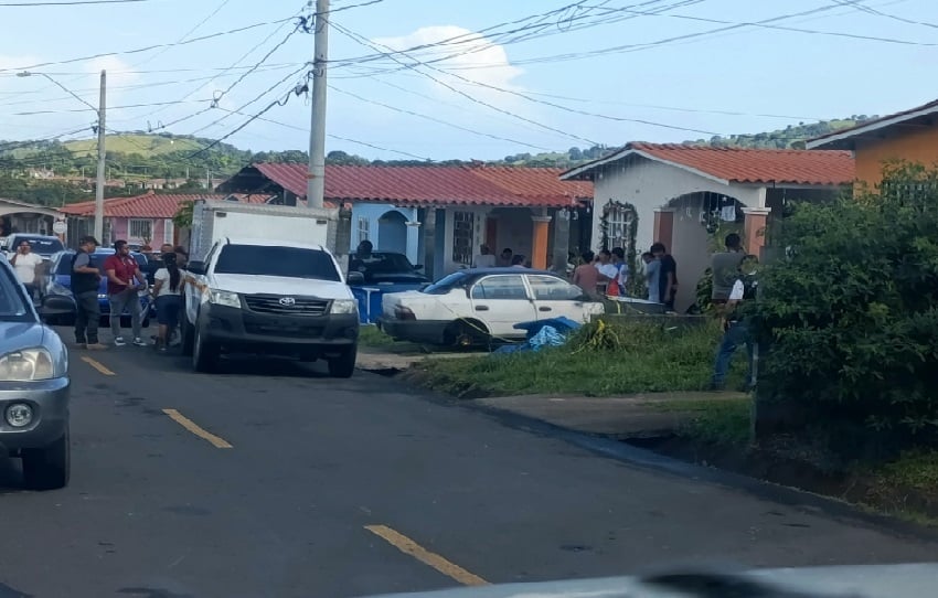 Al área del accidente llegó el Ministerio Público para realizar el levantamiento del cuerpo. Foto. Eric Montenegro