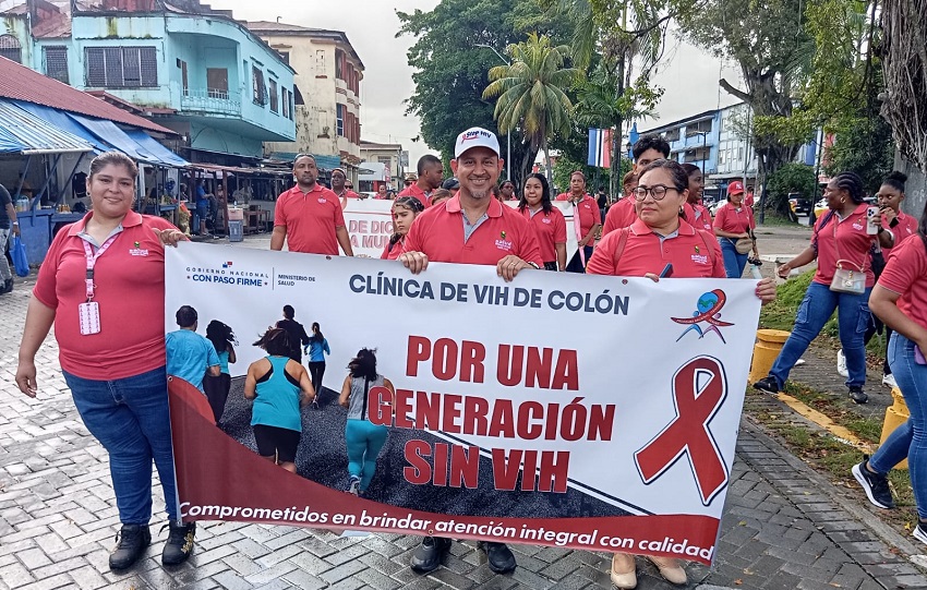 Diversas agrupaciones recorrieron las calles de Colón, por la lcuha contra el VIH/Sida. Foto. Diómedes Sánchez