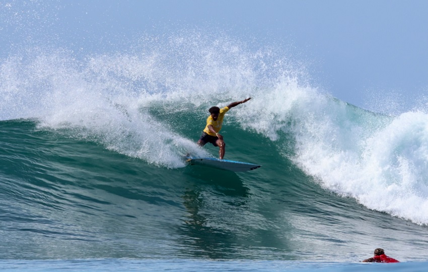 Oli Camarena gana título continental de surf. Foto: Alas Tour/ Philippe Damarsan.