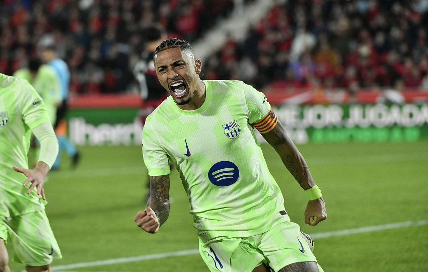  El delantero del Barcelona, Raphinha, celebra tras marcar el tercer gol ante el Mallorca. Foto: EFE