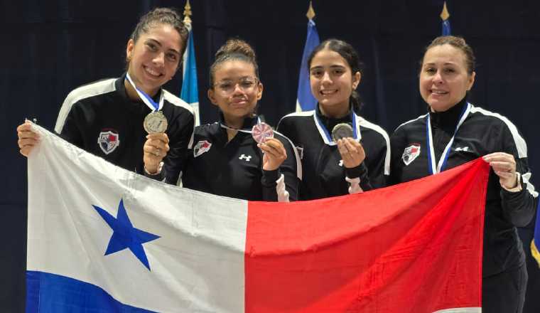 El equipo esgrima panameño femenino. Foto: Cortesía