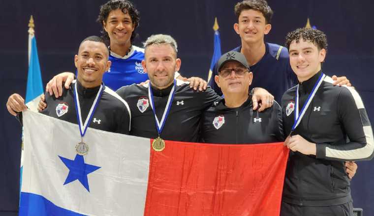 El equipo esgrima panameño masculino. Foto: Cortesía