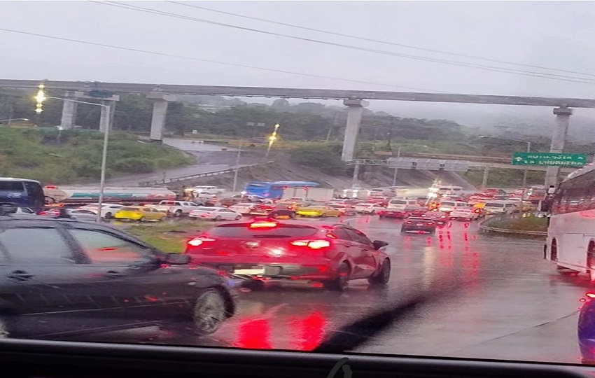 Flujo vehicular hacia Panamá Oeste. Foto: traficocpanama