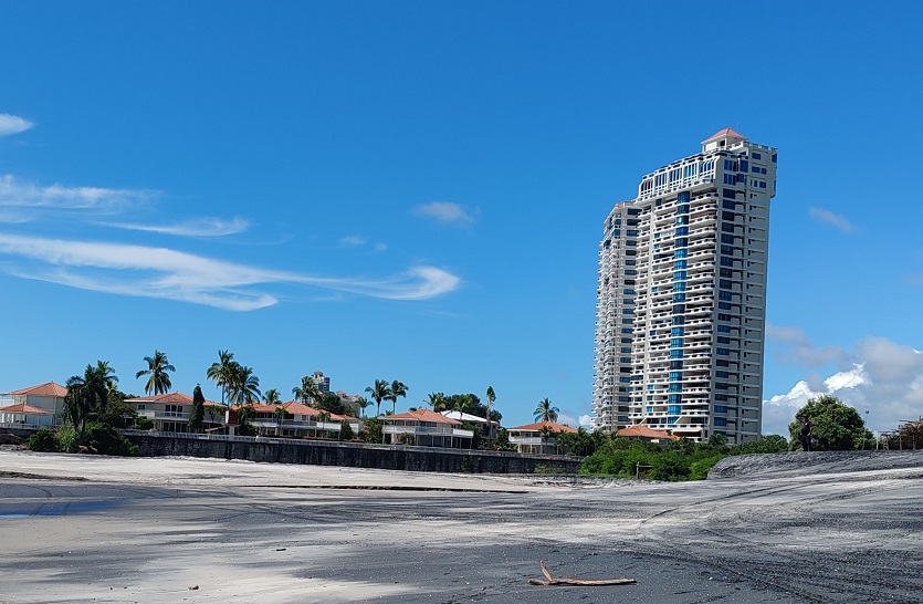 Por el oleaje y mar de fondo,,playa Punta Barco Viejo no es apta para los bañistas. Foto: Eric A. Montenegro.