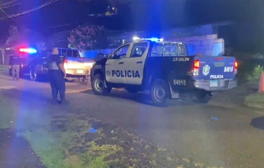 Al final fueron detenidas dos personas y se decomisaron dos armas de fuego, tipo pistola, con municiones sin detonar. Foto. Policía Nacional