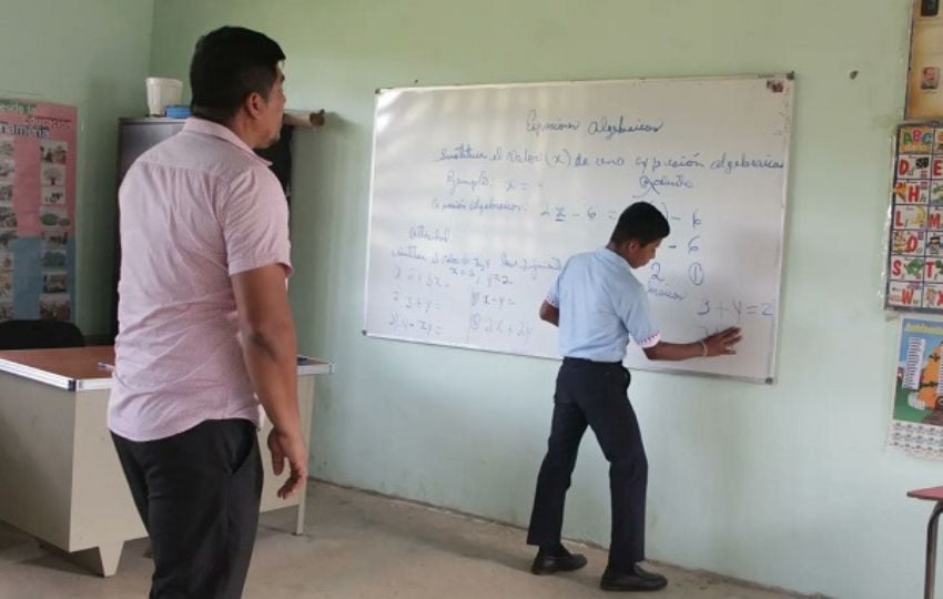 Ninguna escuela del país debería denunciar la falta de docentes. 