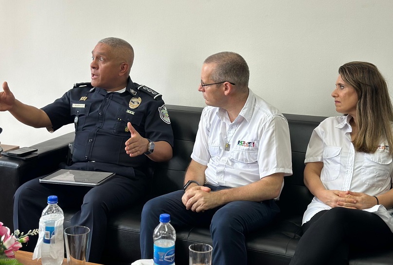 El embajador de Israel  Itai Bardov (centro),   se reunió con las autoridades de Colón y estamentos de seguridad. Foto: Diómedes Sánchez  