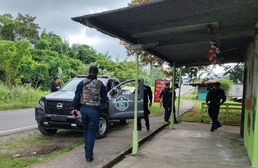 Las autoridades mantienen operativos para dar con los asesinos de un guardia de seguridad en Loma Cová.