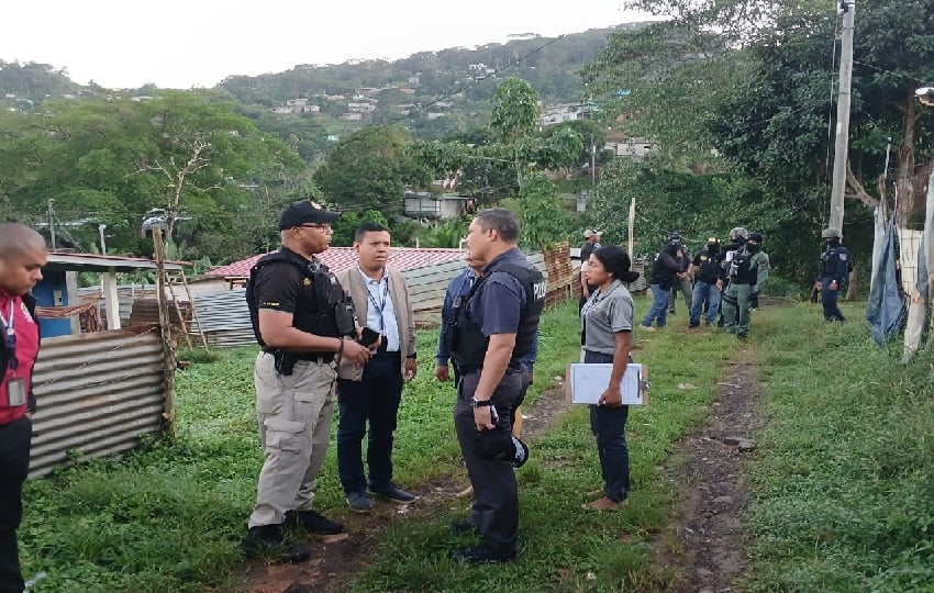 Miembros del Ministerio Público y la Policía Nacional  trabajan para dar con los responsables del homicidio del guardia de seguridad  Gerson González Varela. Foto. PGN