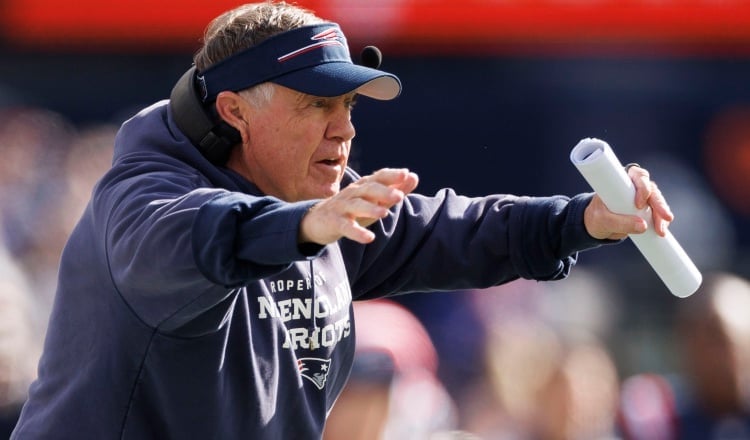 Bill Belichick, que ganó seis Super Bowls con los Patriots, dirigirá al North Carolina Tar Heels. Foto: EFE