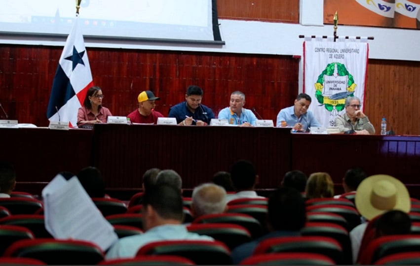 Este sábado 14 de diciembre se llevó a cabo la consulta ciudadana en el Centro Regional Universitario de Azuero (Chitré, Herrera). 