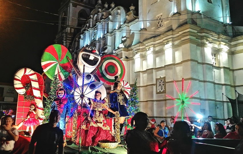 La comunidad respondió masivamente, llenando las calles de la ciudad para disfrutar de esta festividad que, además de avivar el espíritu navideño, impulsó significativamente la economía local. Foto. Thays Domínguez