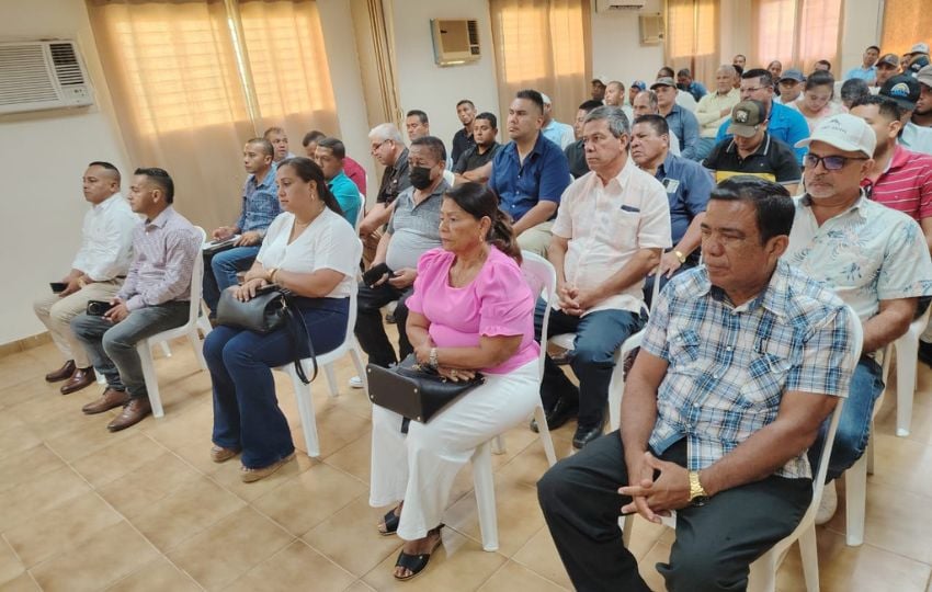 Representantes del partido Realizando Metas (RM). Foto: Cortesía