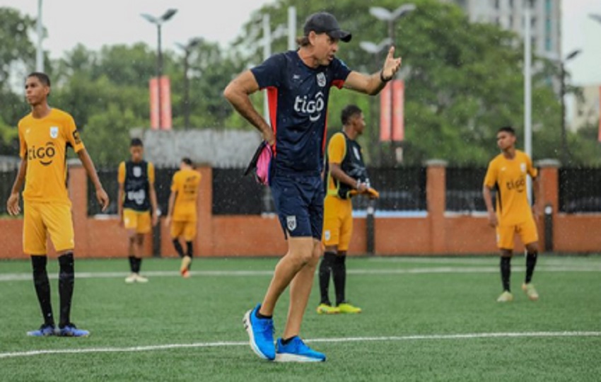 Leonardo Pipino, técnico de Panamá Sub-17. Foto: Fepafut