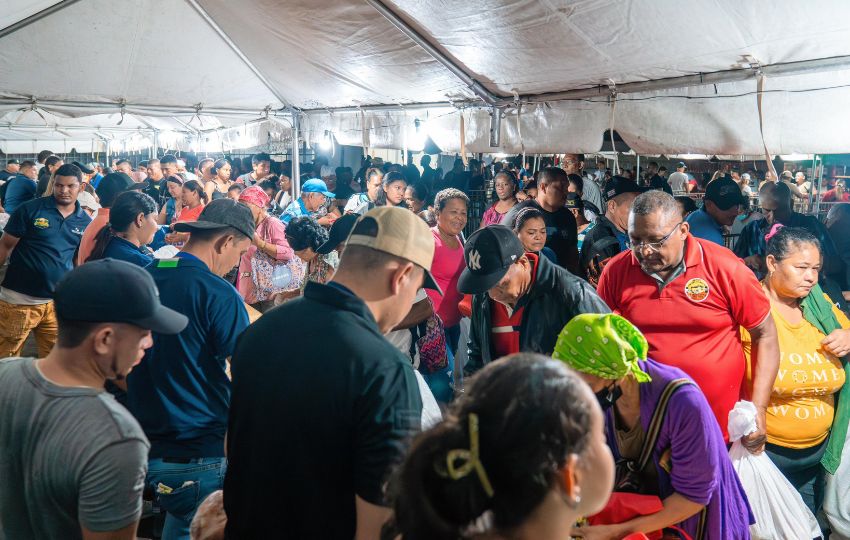 En las primeras horas la venta se realizó de manera fluida. Foto: Cortesía