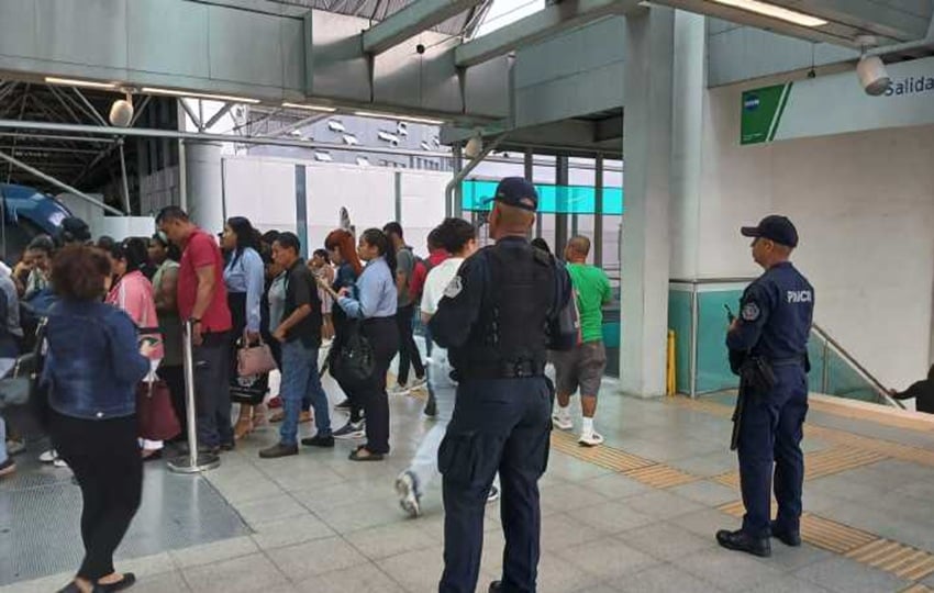 Personal de la Unidad Policial del Metro de Panamá en uno de sus operativos.  Cortesía