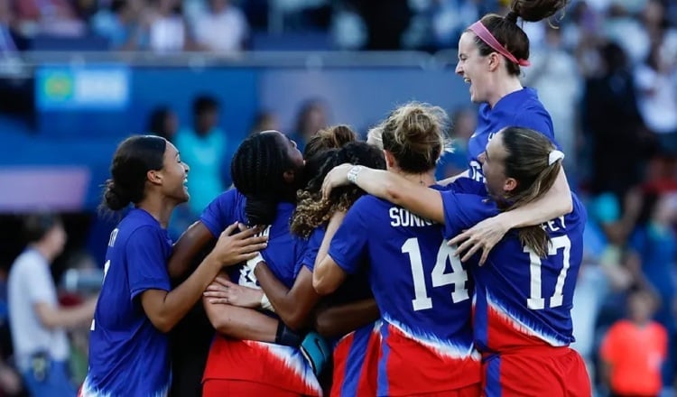 Estados Unidos ganó el oro olímpico en  el fútbol femenino en París 2024. Foto:EFE