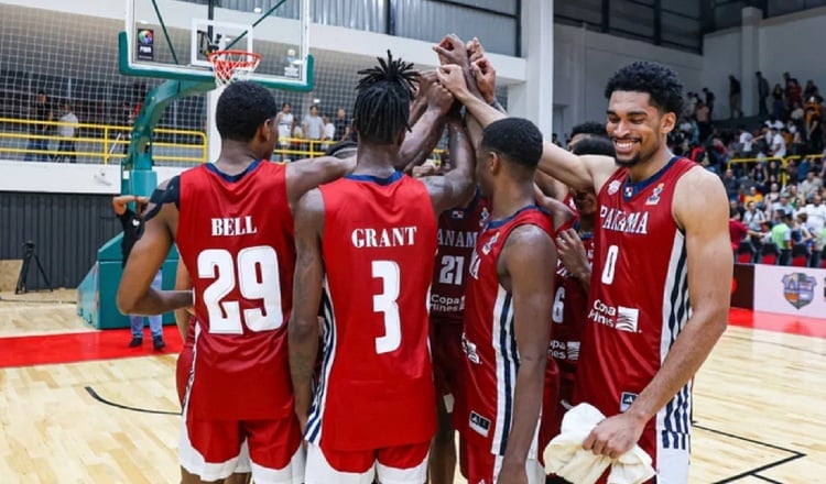 Jugadores de la selección mayor de baloncesto de Panamá. Foto: Fepaba