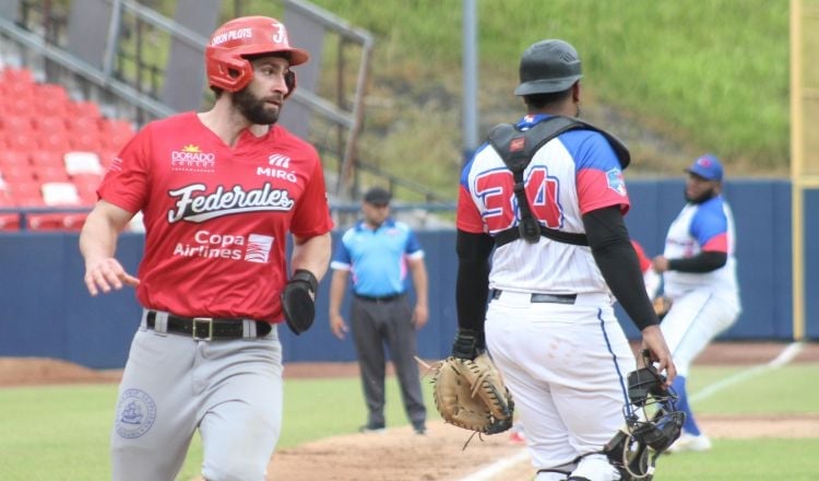 El panameño Kadir Macías (izq.) peleará contra  el colombiano Joyneer Cervera . Foto: Cortesía 