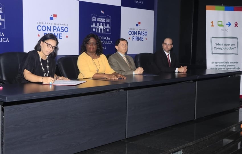 Meduca firmó un convenio con One Laptop Per Child. Foto: Archivo. 