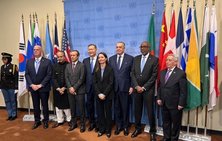 El embajador de Panamá ante la ONU, Eloy Alfaro de Alba (d), participa durante una ceremonia del Consejo de Seguridad. Foto: EFE