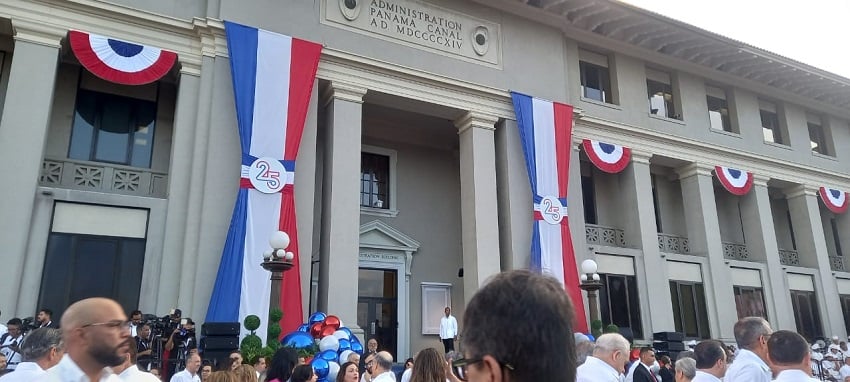 Panamá cumplió 25 años de administrar el Canal de Panamá, el pasado martes. Foto: Francisco Paz