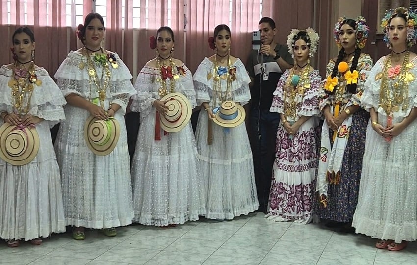 Con la participación de 108 delegaciones confirmadas, miles de mujeres de todas las edades lucirán con orgullo las tradicionales polleras. Foto. Thays Domínguez