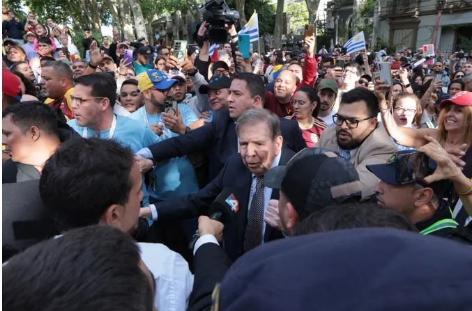 El líder opositor durante su visita a Uruguay. Foto: EFE