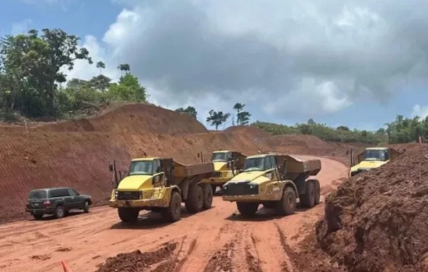 Construcción la carretera Quebrada Ancha-María Chiquita.