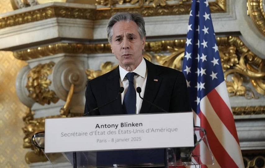 El secretario de Estado de EE. UU., Antony Blinken, pronuncia un discurso tras su reunión con el ministro de Relaciones Exteriores francés, Jean-Noel Barrot, en París, Francia. EFE