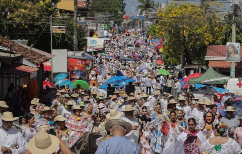 El Desfile de las Mil Polleras. Foto: MiCultura